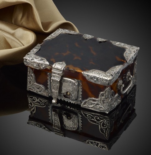 Petite boîte en écaille de tortue avec montures en argent, Mexique 17e siècle - 
