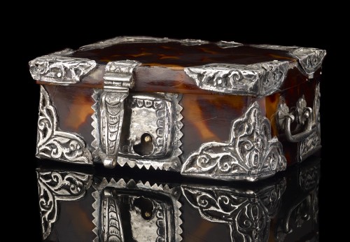 Antiquités - Little Tortoiseshell Box with Silver Mounts; 17th Century