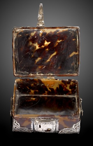 Antiquités - Little Tortoiseshell Box with Silver Mounts; 17th Century