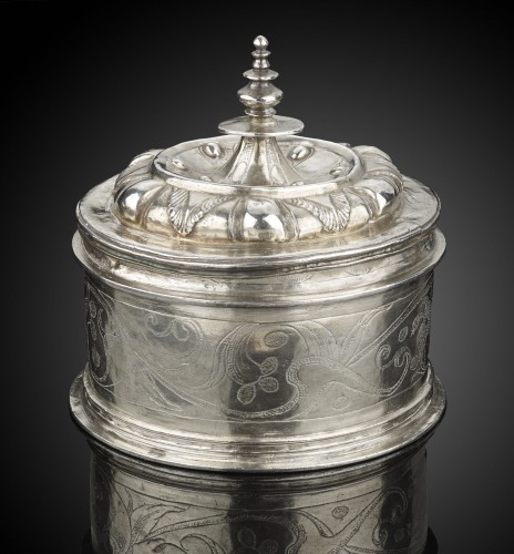 silverware & tableware  - A Fine and Very Rare Renaissance Spanish Colonial Silver Gilt Pyx