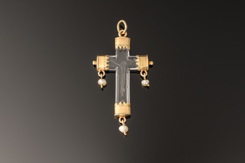 A rock crystal devotional pendant, consisting of a crucifix with gold mount - Religious Antiques Style 