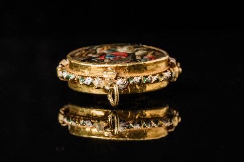 Pendentif de dévotion en cristal de roche monté sur or et orné d'émaux, 17e siècle - Mayflower Antiques