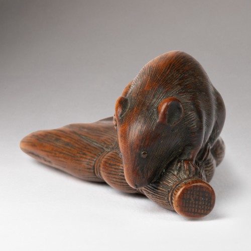  - Netsuke wood model of a rat crawling over a brush - Japan Edo