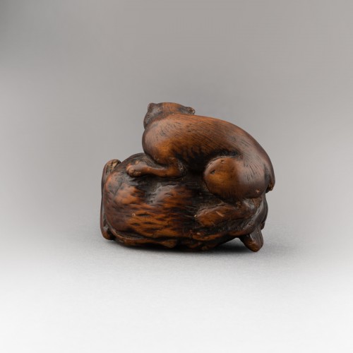 18th century - Netsuke – tanuki and hunter. Japan Edo 18th century