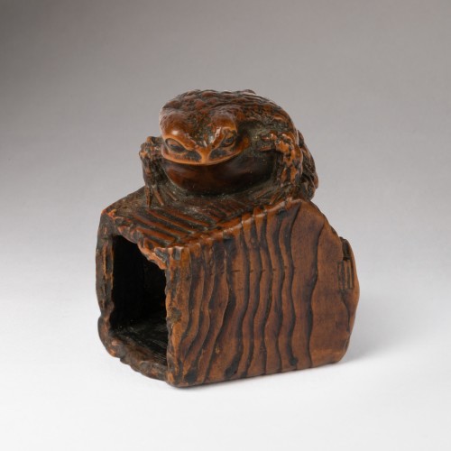 Netsuke, Crapaud grimpant sur un vieux baquet renversé -  Japon Edo - Arts d
