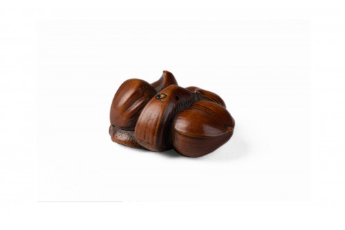 Netsuke, Group of contiguous chestnuts in carved Boxwood. Japan Edo