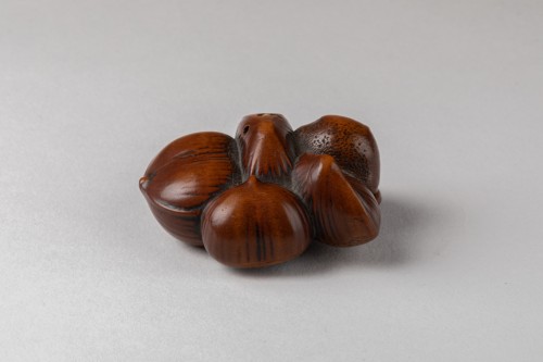 Netsuke, Group of contiguous chestnuts in carved Boxwood. Japan Edo - 