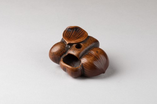 XVIIIe siècle - Netsuke, Groupe de châtaignes accolées en buis - Japon Edo