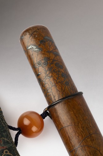 XIXe siècle - Kiseruzutsu, important étui à pipe en bois et laque d’argent, Japon Edo