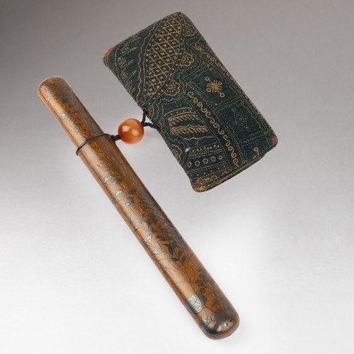 Antiquités - Kiseruzutsu, important étui à pipe en bois et laque d’argent, Japon Edo