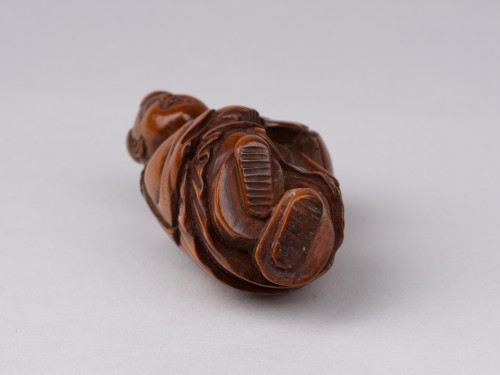 XIXe siècle - Netsuke par Ikka, Karako portant un éventail, Japon Edo