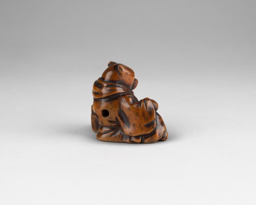 XVIIIe siècle - Netsuke, modèle représentant un renard déguisé en prêtre, Japon Edo