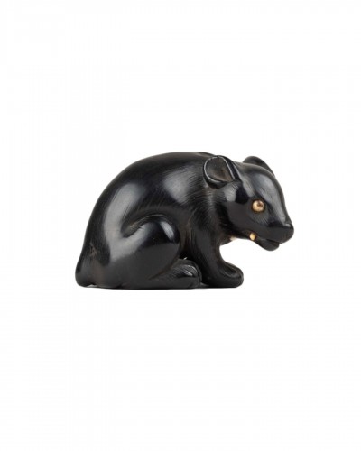 Netsuke –  ebony model of a bear, Japan Edo