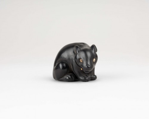 Netsuke – modèle d’ours du Japon en bois d’ébène. Japon Edo - Arts d