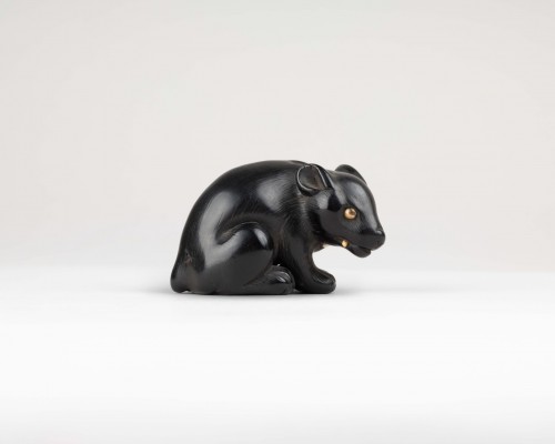 XIXe siècle - Netsuke – modèle d’ours du Japon en bois d’ébène. Japon Edo