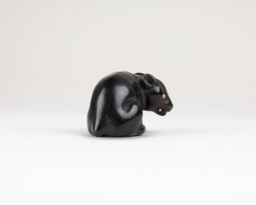 Netsuke – modèle d’ours du Japon en bois d’ébène. Japon Edo - 