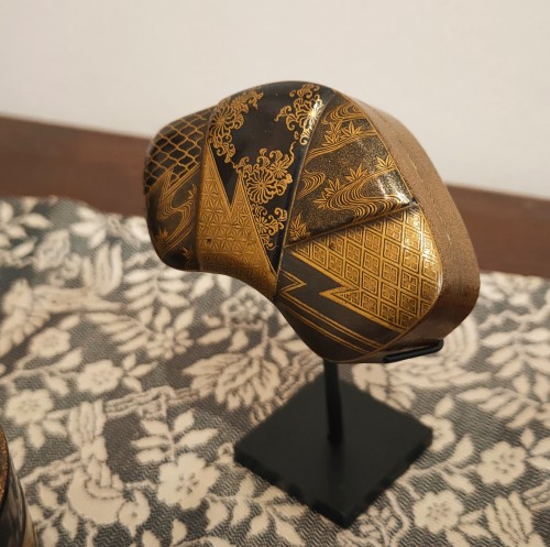 Antiquités - Kobako en forme d’un tissu noué, Laque urushi Japon Edo