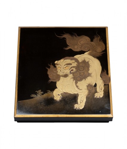 Suzuribako – A fine lacquer box and cover depicting a Shishi