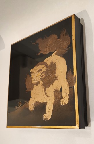 Suzuribako – A fine lacquer box and cover depicting a Shishi - Asian Works of Art Style 