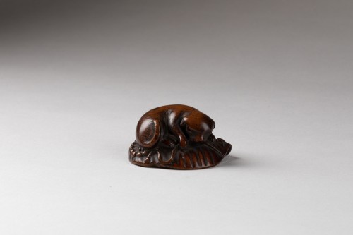 Netsuke - chiot sur un coquillage awabi, Japon Edo - Arts d
