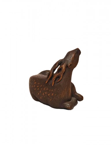 Netsuke - fine model of a reclining deer, carved, lying. Japan Edo