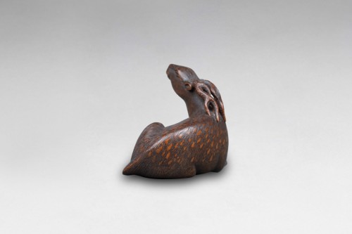 Asian Works of Art  - Netsuke - fine model of a reclining deer, carved, lying. Japan Edo