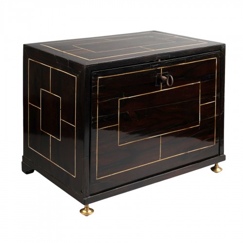 Petit cabinet de voyage en placage de palissandre, XVIIe siècle