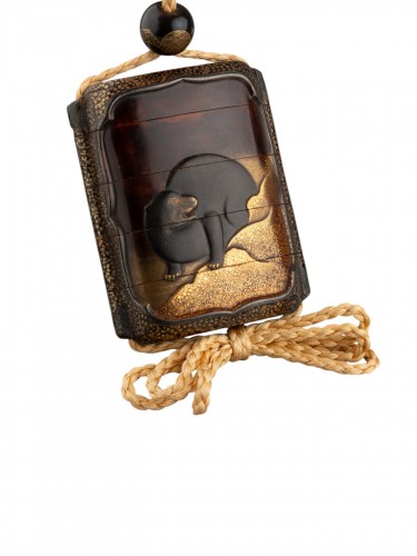 Inro - Ours noir en laque d'or du Japon Edo 18e siècle