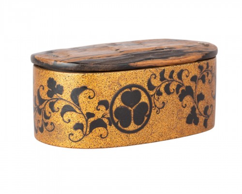 Small oval-shaped bowl lacquer box, Japan Edo- Gonse Collection