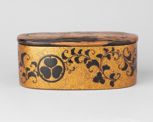 Asian Works of Art  - Small oval-shaped bowl lacquer box, Japan Edo- Gonse Collection