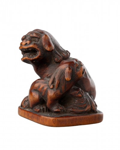 Netsuke en buis sculpté, représentant deux Shishi. Japon Edo