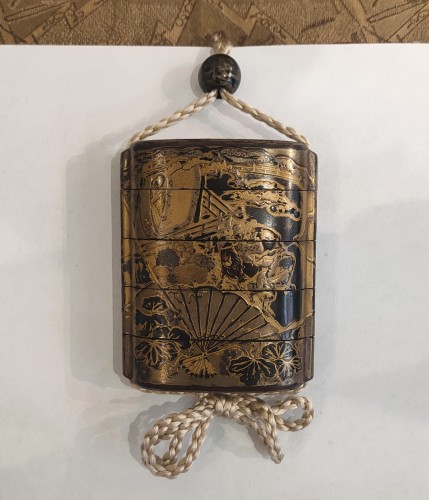 INRO – japanese gold lacquer with fan, Japan Edo 17th century - 