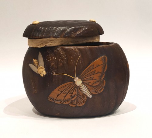 Tonkotsu. Carved Wooden Tobacco Box Edo Period, Japan Sagemono - 