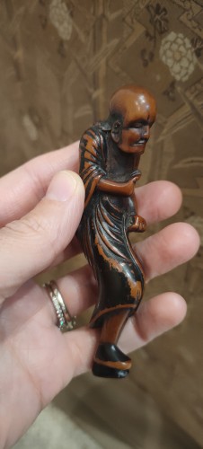Netsuke - Grand modèle de Rakan, Japon Edo 18e siècle - Reflets des Arts