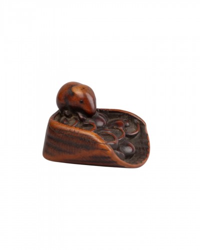 Netsuke en buis sculpté, Souris et Panier garni de champignons, Japon Edo