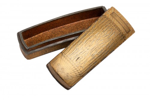 Kogo Small Koto (string instrument) urushi lacquer box. Japan Edo