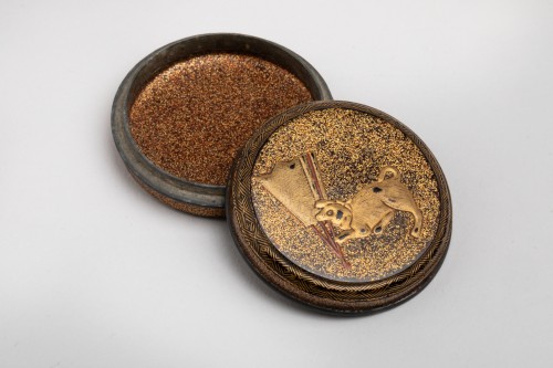 Asian Works of Art  - KÔGÔ – A circular japanese lacquer box for incense. Japan Edo