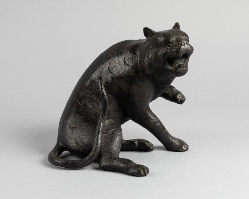 Asian Works of Art  - Bronze tiger. Japan Edo