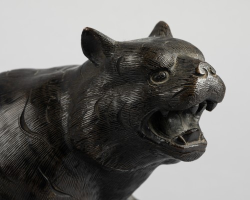 Antiquités - Bronze tiger. Japan Edo