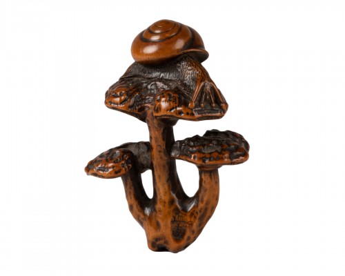 Snail On Reishi Netsuke Japan Edo