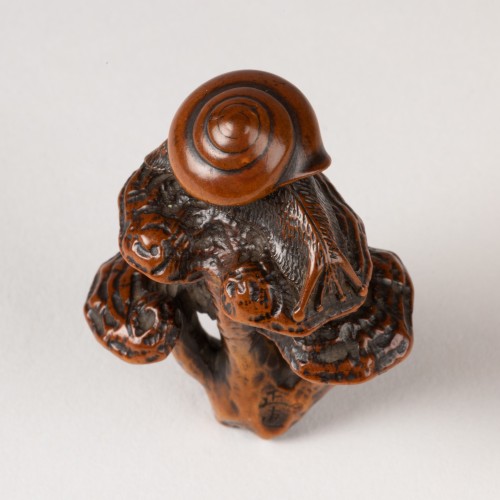 XIXe siècle - Escargot sur des Reishi par Masanao Netsuke Japon Edo