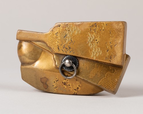 Asian Works of Art  - Netsuke in gold lacquer, Japan Edo