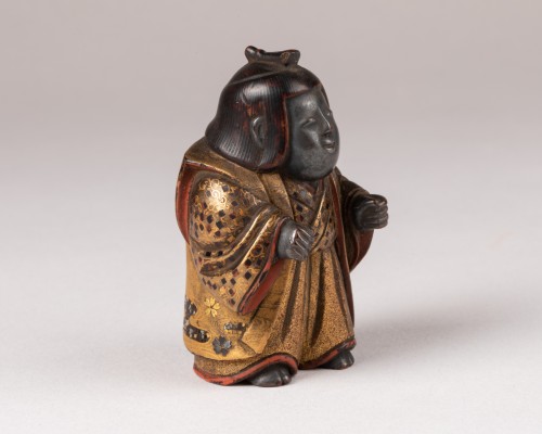 Asian Works of Art  - Netsuke - small figure in gold lacquer, Japan Edo