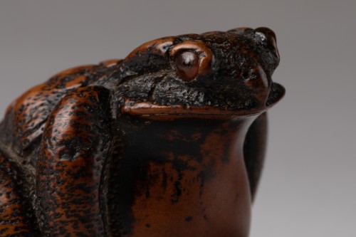Asian Works of Art  - Netsuke Woodbox toad carved, Japan Edo