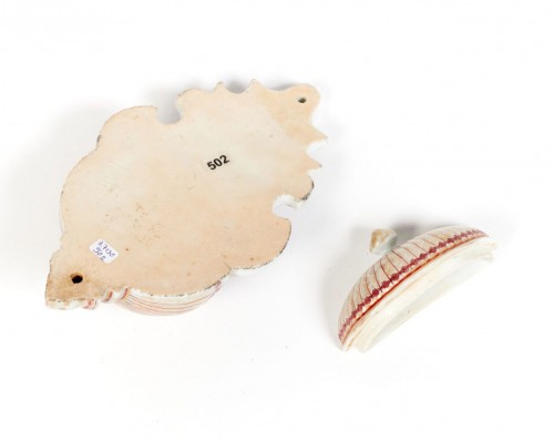 Chinese Porcelain Famille Rose Holy Water Wall Bowl Or Stoup, Qianlong - Porcelain & Faience Style 