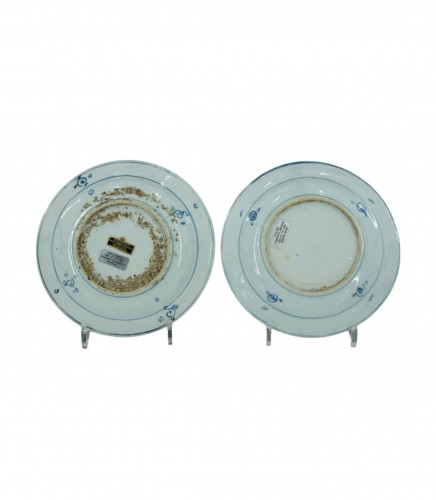 Deux plats en porcelaine chinoise bleue et blanche à inscriptions Ko-Sometsuke Tianqi - Menken Works of Art