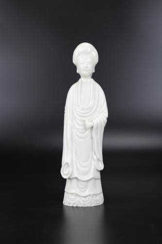 A Dehua Blanc de Chine standing figure of a lady, Kangxi period - Asian Works of Art Style 