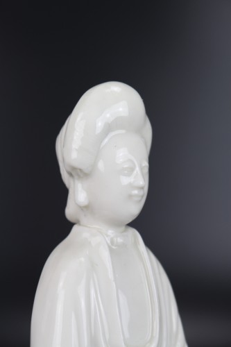 Antiquités - A Dehua Blanc de Chine standing figure of a lady, Kangxi period