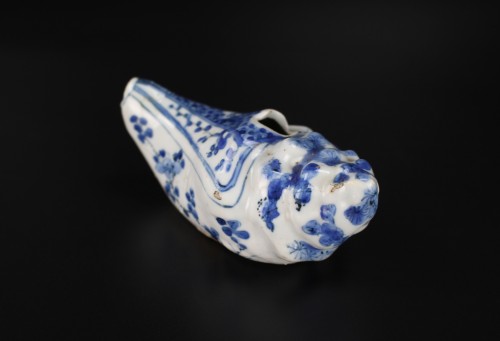 Compte-gouttes en forme de conque bleue et blanche, dynastie Ming période Wanli - Céramiques, Porcelaines Style 