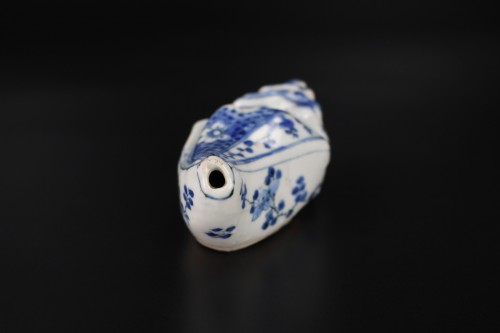 XVIe siècle et avant - Compte-gouttes en forme de conque bleue et blanche, dynastie Ming période Wanli